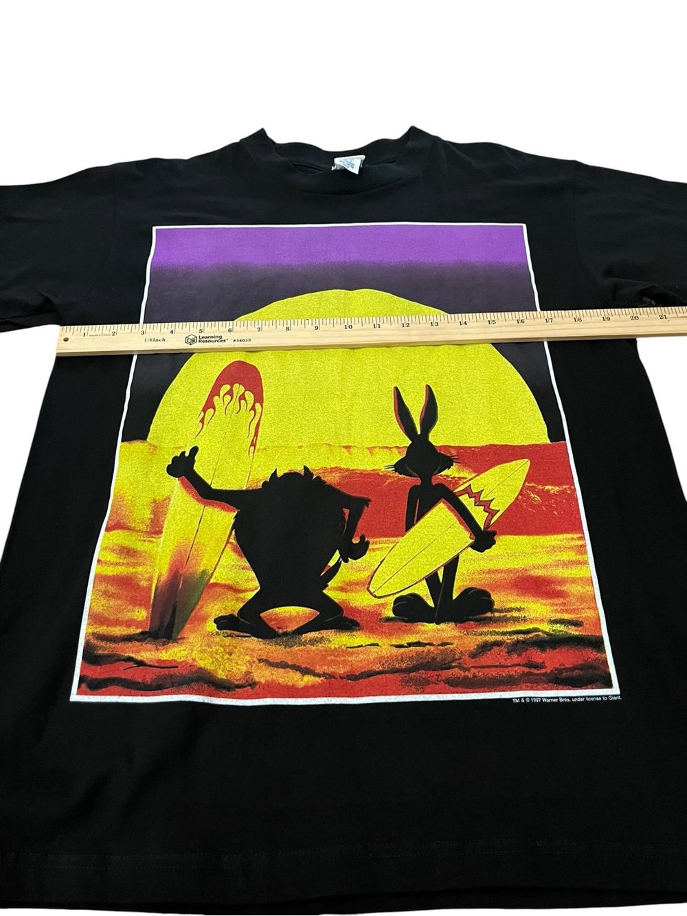 VTG 1997 Looney Tunes Bugs Bunny Taz Surf Graphic T-Shirt Medium - Picture 10 of 12